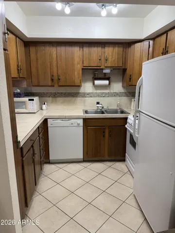 Lots of counterspace in the kitchen, updated to tile!