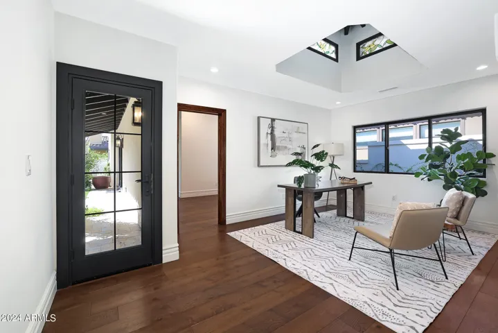 Flex space off master: Office or gym