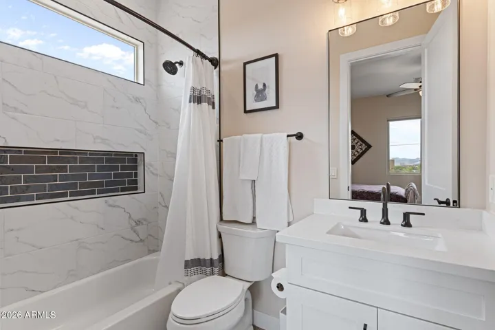 Ensuite Bath Guest Room 3