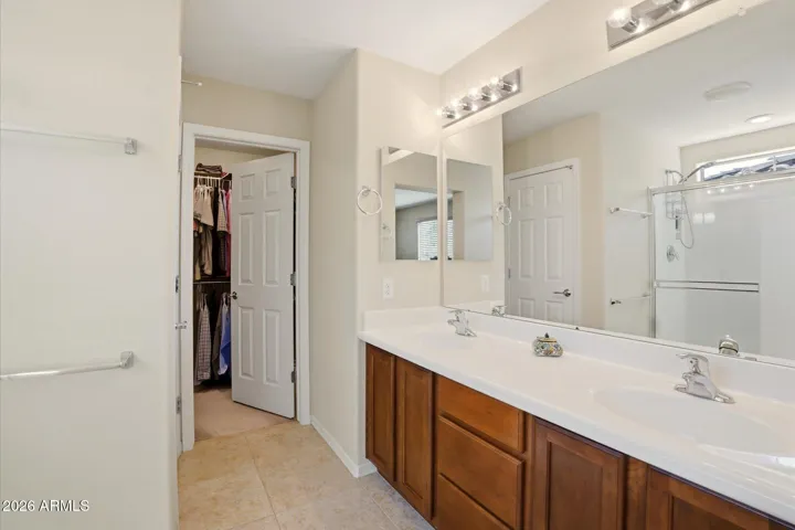 Dual sinks and large counter space with walk in closet
