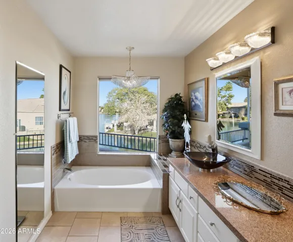 Primary bath w/ soaking tub w/ lake views