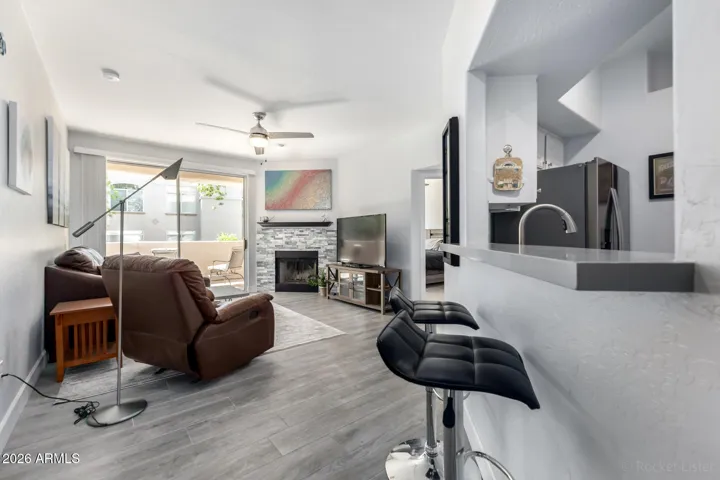Breakfast Bar and Family Room