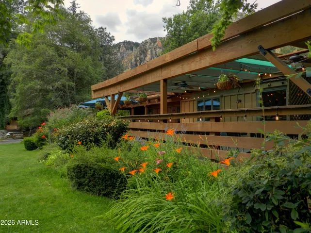 Onsite cafe - order in or take out -