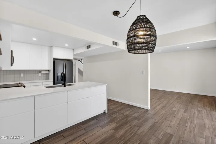 Kitchen & Breakfast Bar