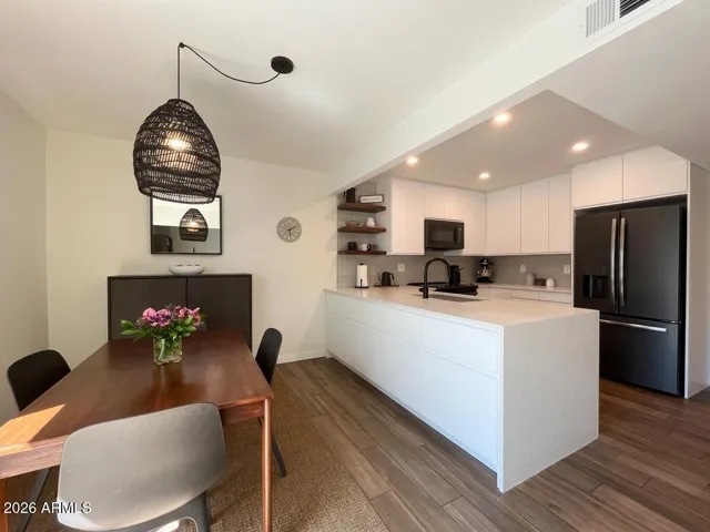 Dining & Kitchen