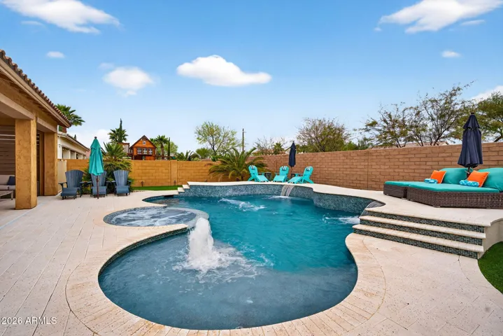 Arizona backyard with Baja shelf pool