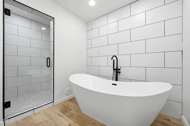 Primary suite, soaking tub.