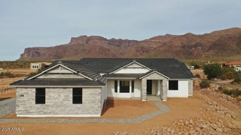 NEW 4 BED, 3 BATH, 3025 SQFT, 4 CAR GARAGE PLUS RV GARAGE. PICTURE IS OF A PREVIOUSLY BUILT SPEC.