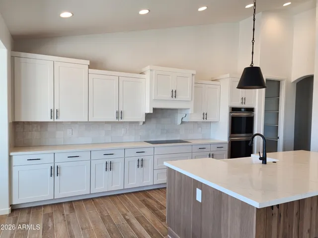LARGE OPEN KITCHEN WITH ISLAND. PICTURE IS OF A PREVIOUSLY BUILT SPEC.