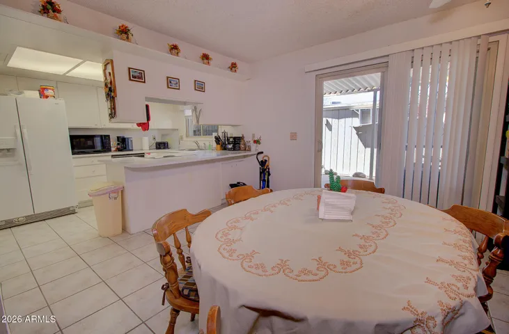 Nice eat in kitchen with breakfast bar.