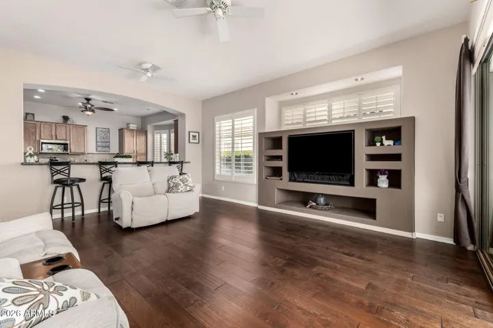 Living room/kitchen bar