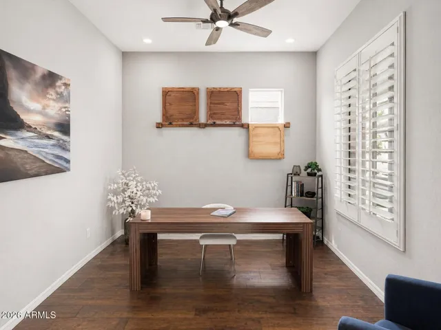 Den/office/flex room