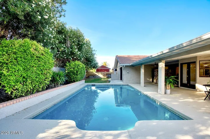 Private pool in an amazing lot. Close to Mountain View High school.