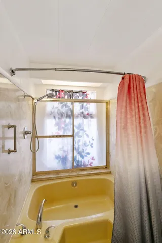 Primary shower/tub
