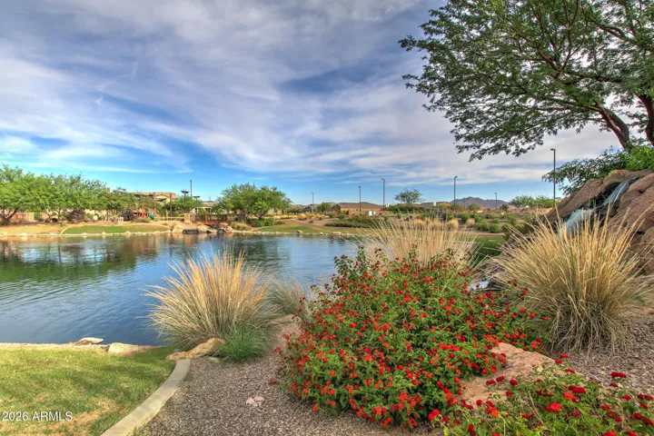 Scenic biking and walking paths throughout the community