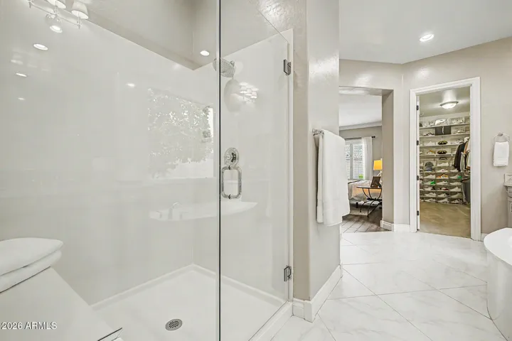 Glass-enclosed Shower