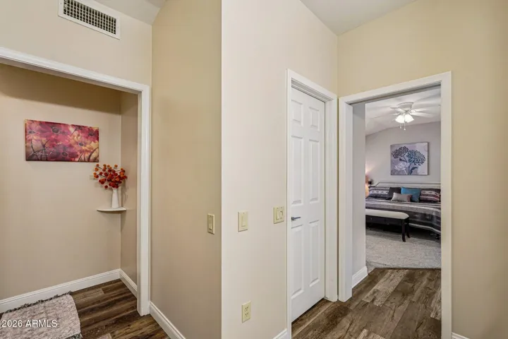 The hallway to the masterbedroom