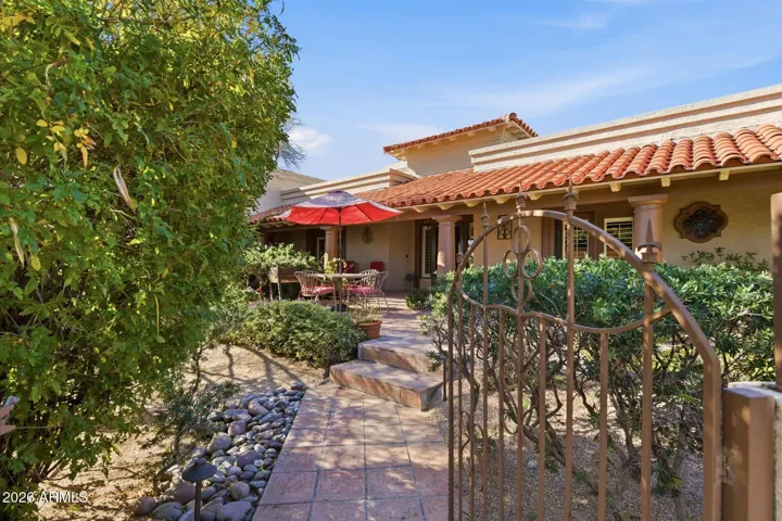 A cutom home with casita, pool RV garage set on over an acre in Carefree