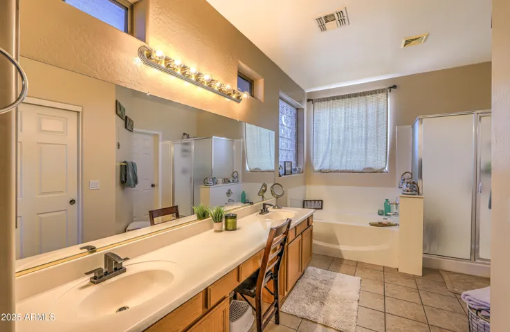 Seperate soaking tub & shower