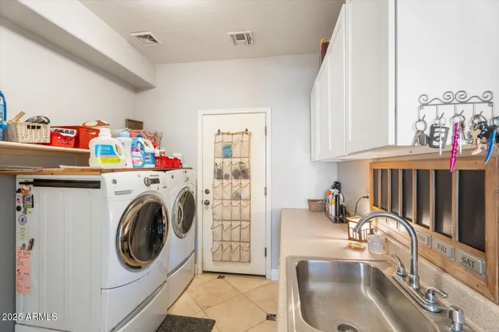 Storage and sink