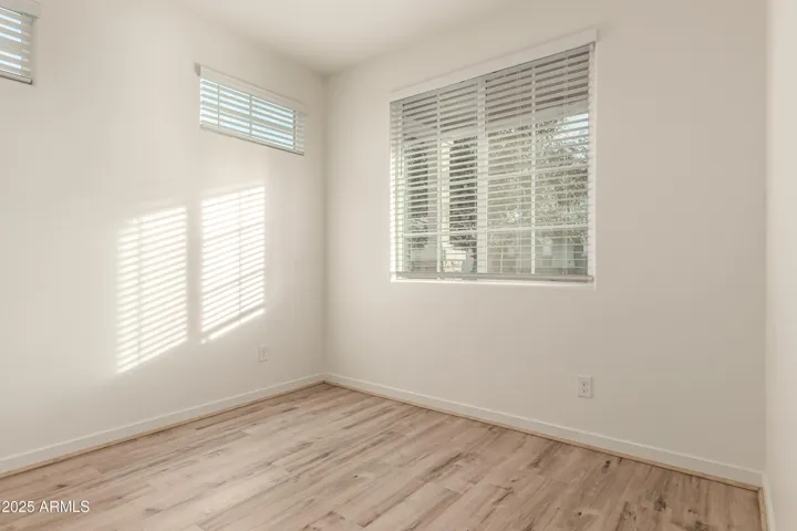 4th/Downstairs bedroom