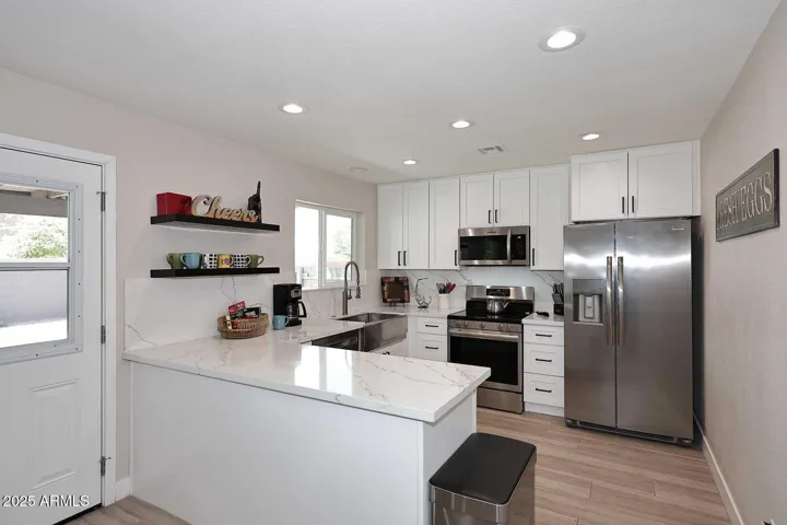 Quartz countertops, stainless steel appliances