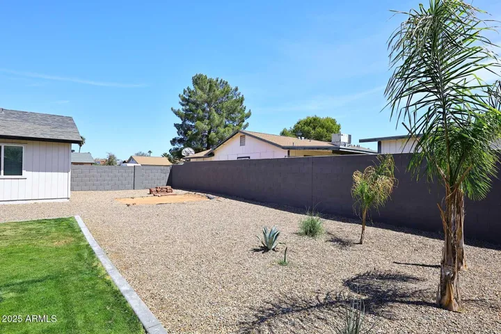 Oversized side yard