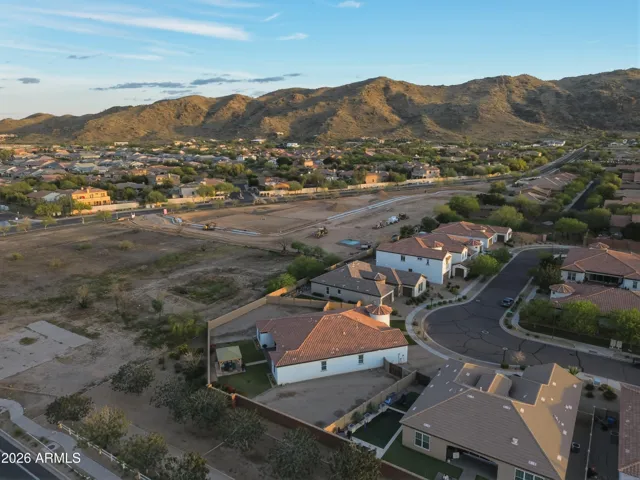 Nestled close to the mountain!