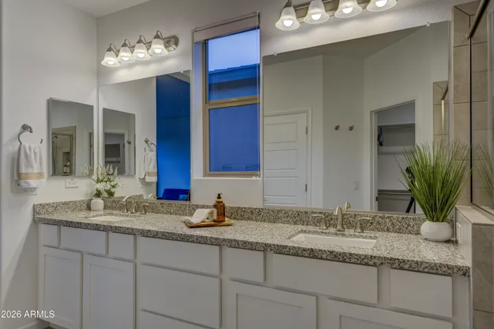 Dual sinks at master bath