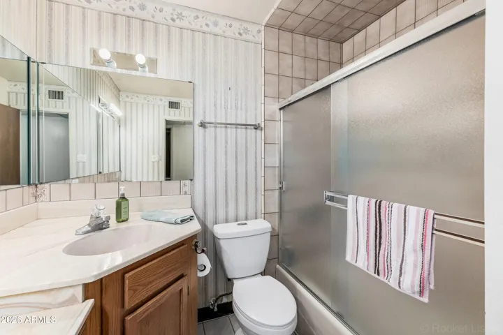 Hall Bath Shower / Tub