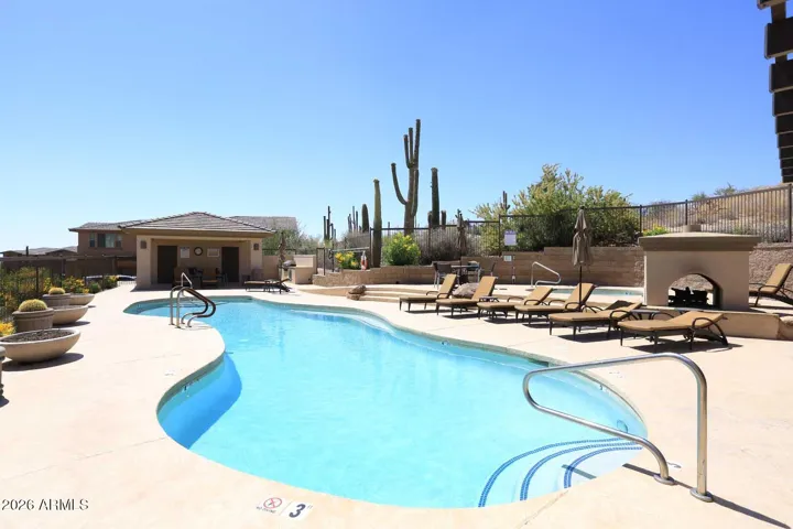 Community pool & spa