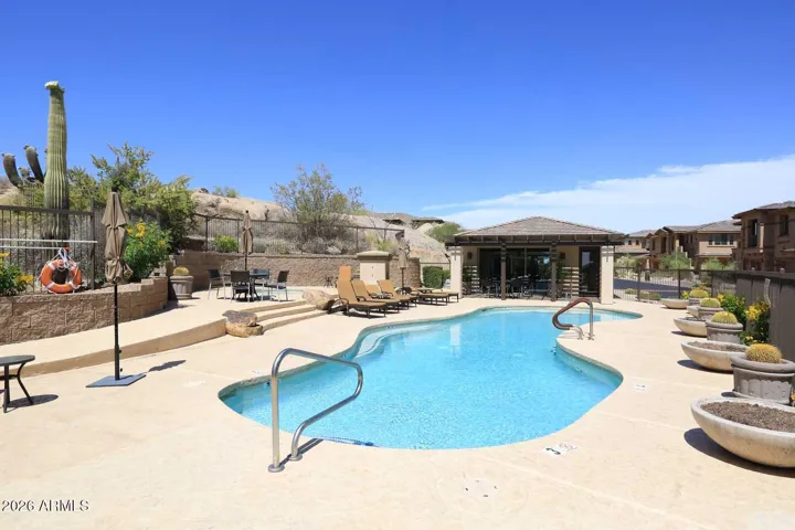 Community pool & spa