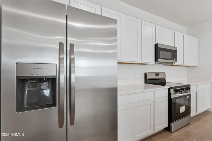 Pictures of sample model home. Colors, features and finishes will vary for each home.