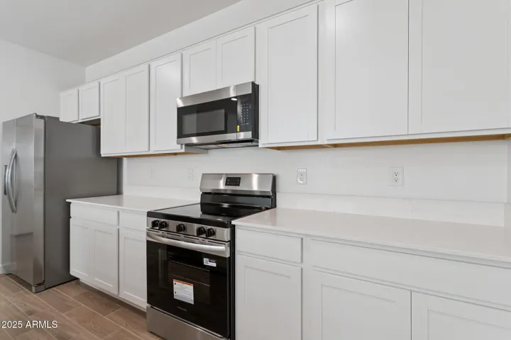 Pictures of sample model home. Colors, features and finishes will vary for each home.