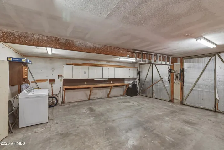 Garage/Laundry