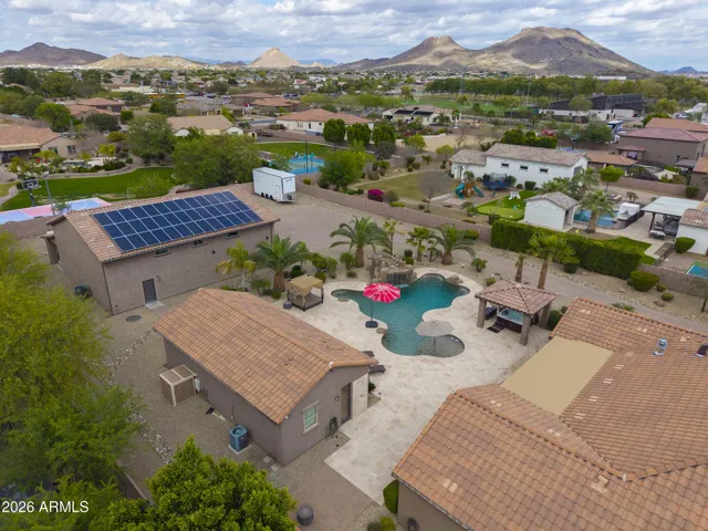 Huge Solar Array Keeps Utility Bills Low. (Solar owned free and clear)