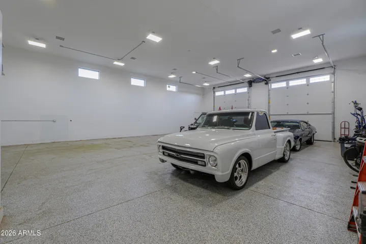 Huge RV Garage w/Lots of Power for all of your Lifts, Tools, & RV Needs!