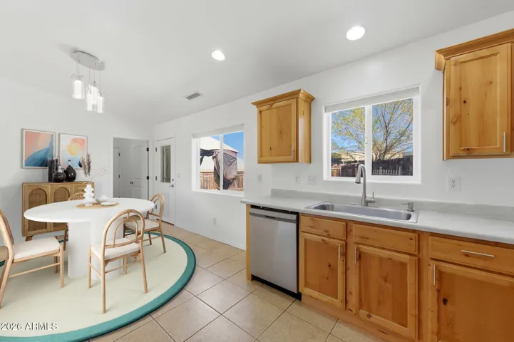 Virtually staged dining room