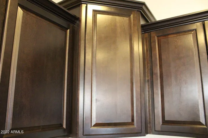 Staggered cappuccino cabinetry is beautiful.