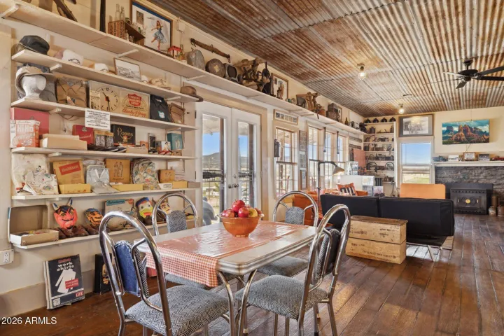 Store Living Room