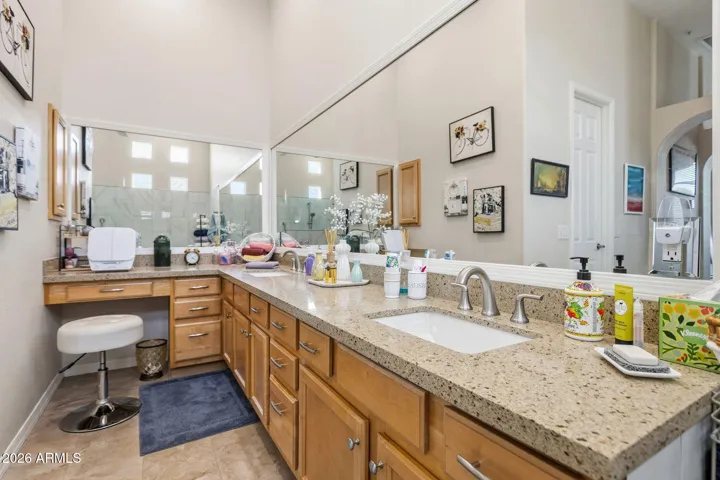 Primary Bath w/Vanity
