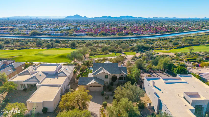 Camelback/golf course views from the backyard!
