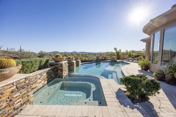 Private Pool and Spa with Views for Miles!