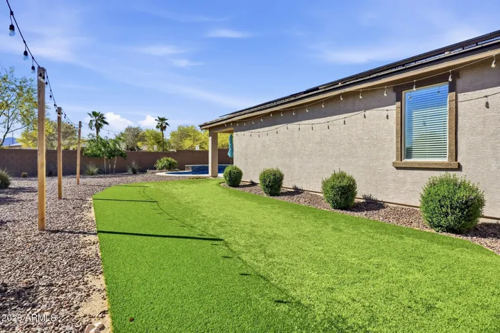 Oversized lot with no neighbors behind