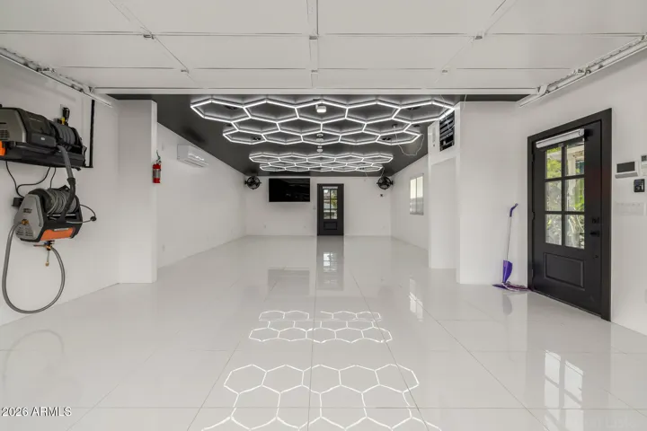 4 car garage/ workshop
