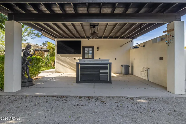 area behind workshop/ 4 car garage