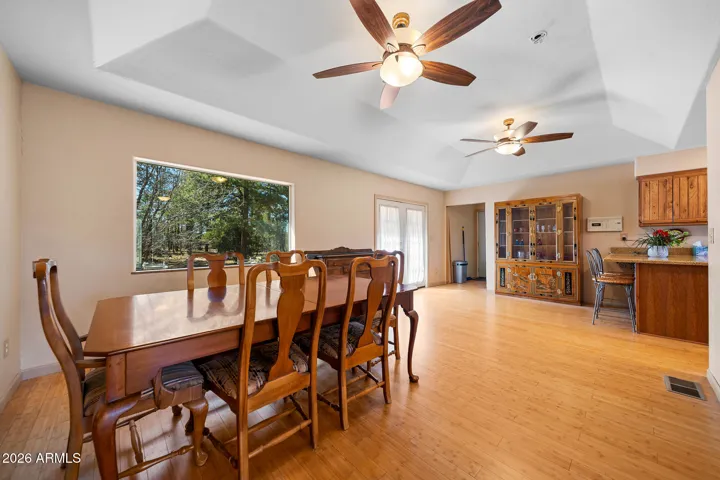 Dining room with tray ceiling