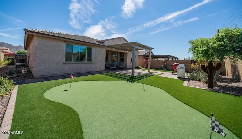 You'll want to spend time practicing your putting in this yard.