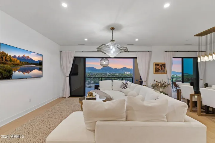 Open Concept Living, Perfect for entertaining.