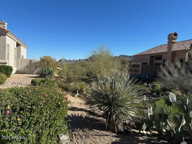 Nice space between the houses due to the wash area.